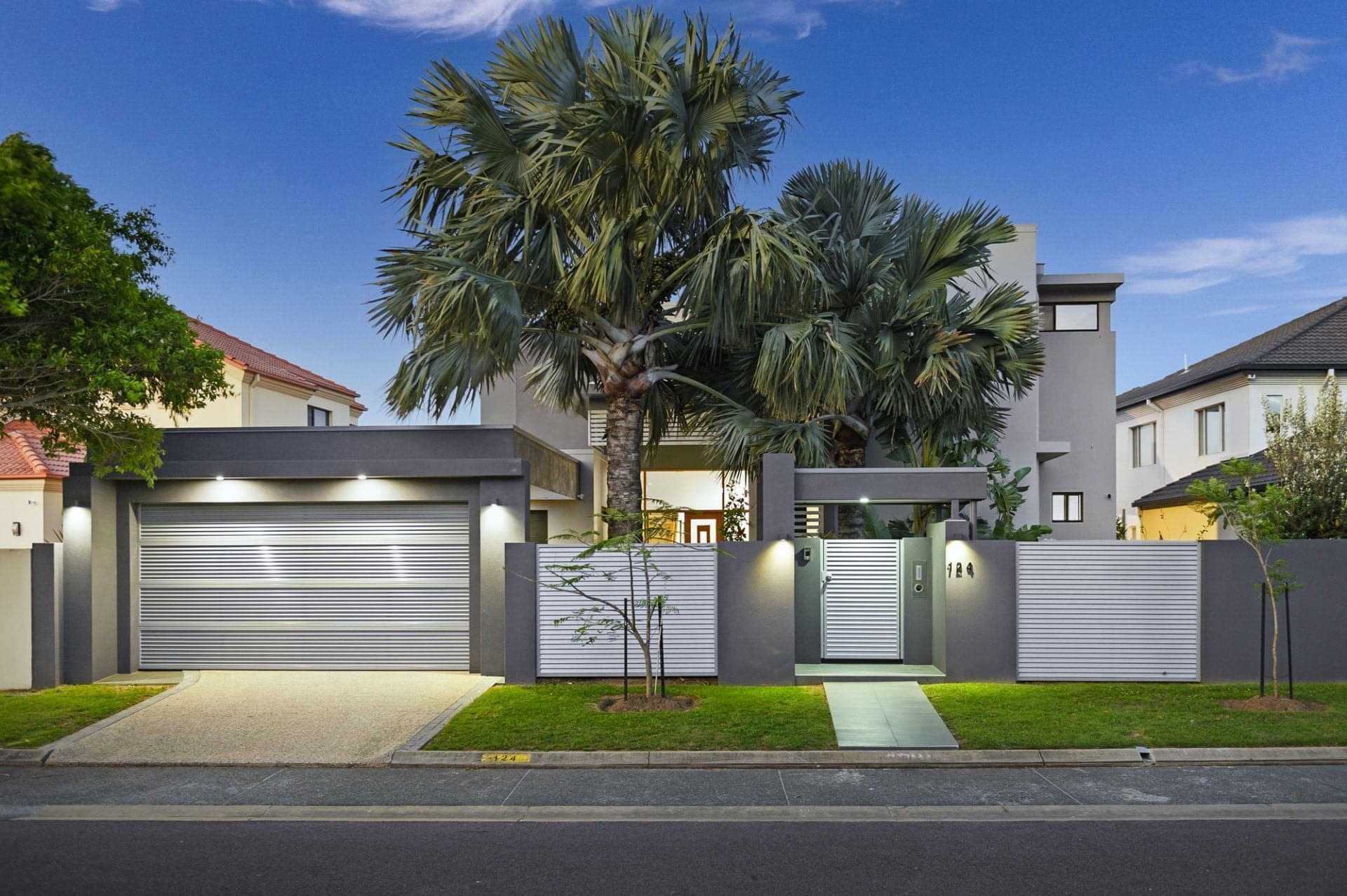 124 Sir Bruce Small Boulevard, Benowa Waters - Thumbnail 2