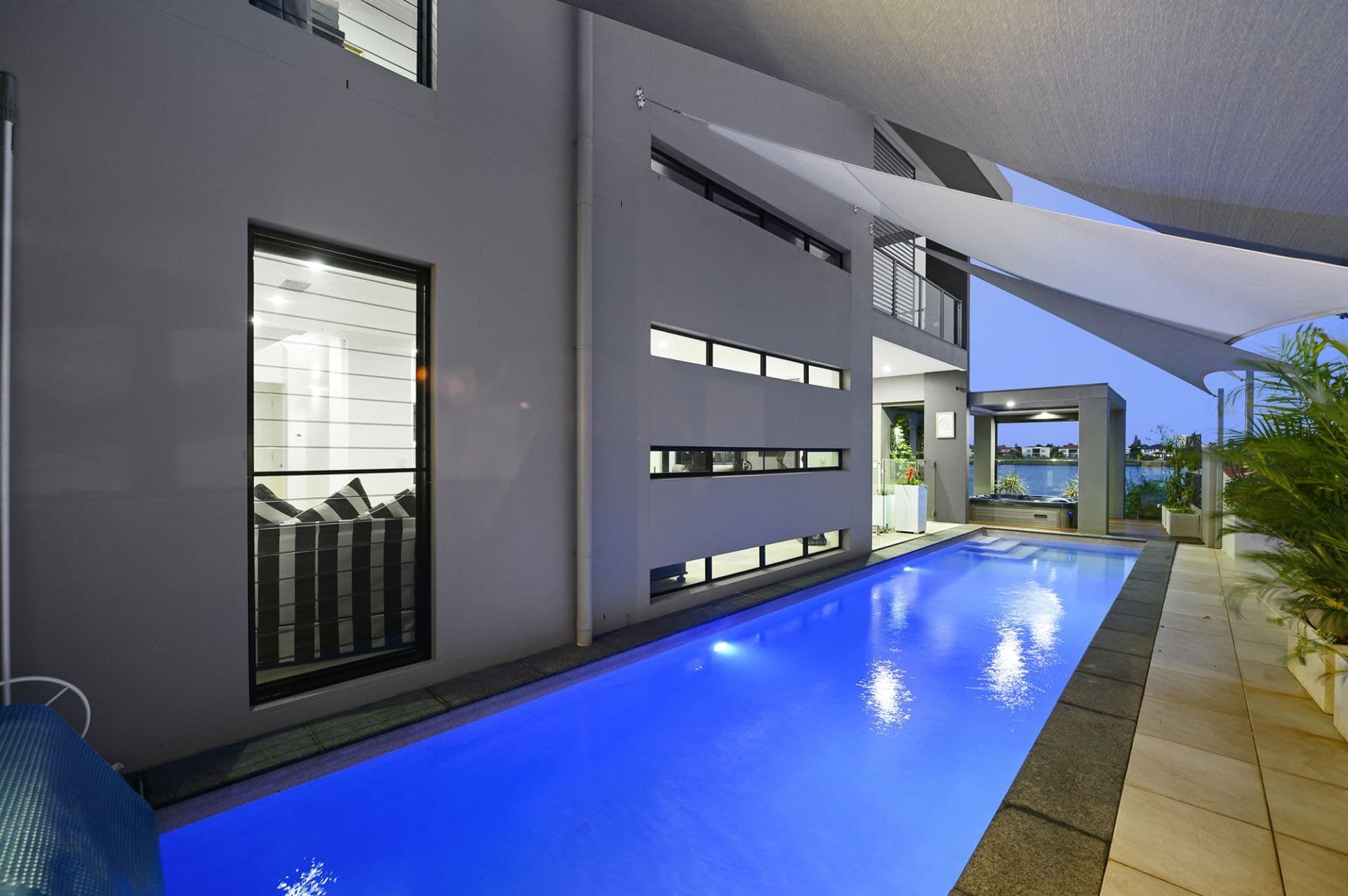 124 Sir Bruce Small Boulevard, Benowa Waters - Thumbnail 4