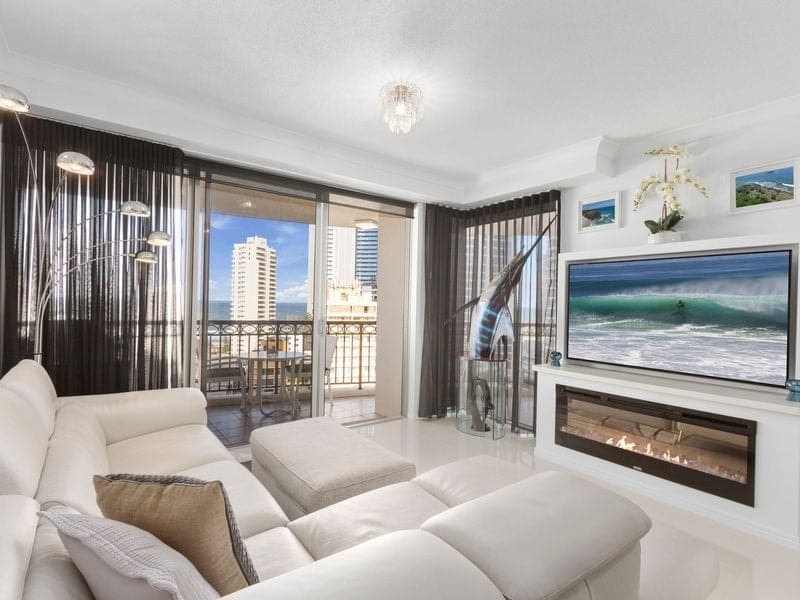 1116/23 Ferny Avenue, Surfers Paradise - Thumbnail 2