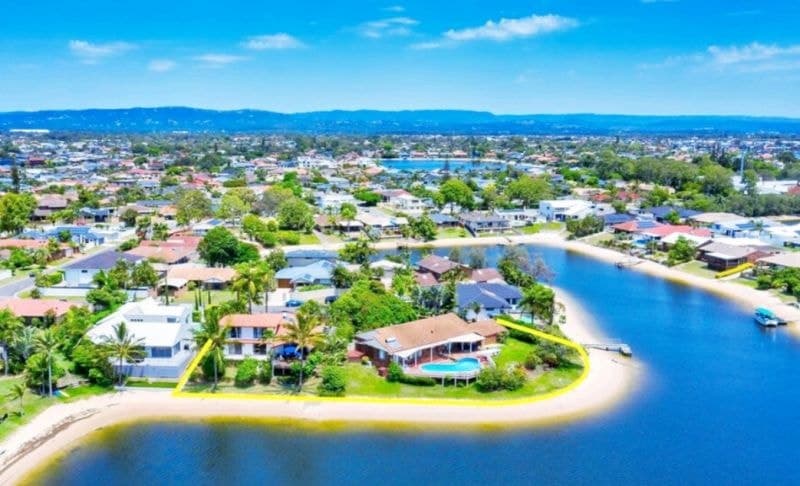 7 La France Court, Mermaid Waters - Image 1