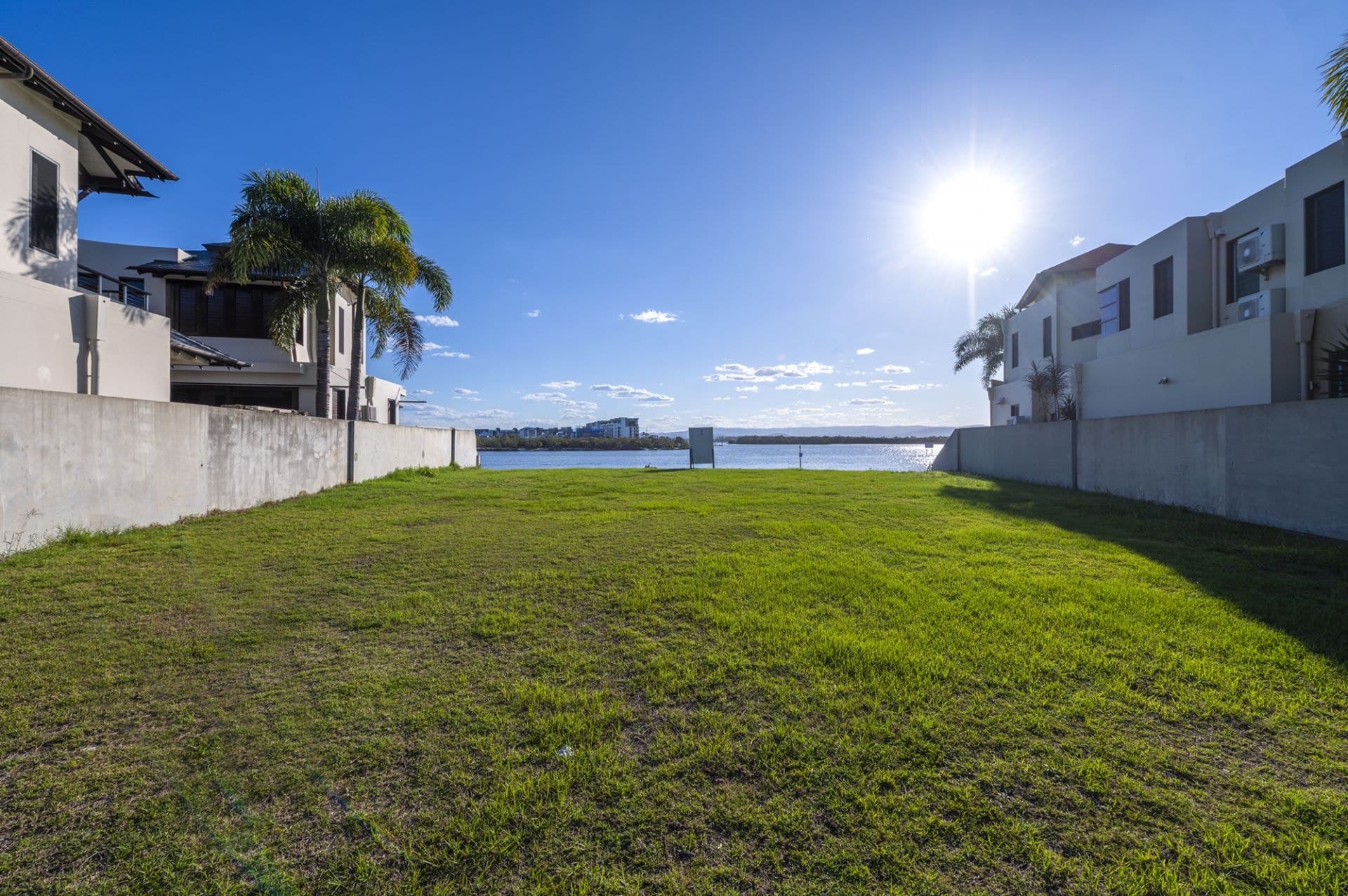 35 Hampton Court, Sovereign Islands - Image 1