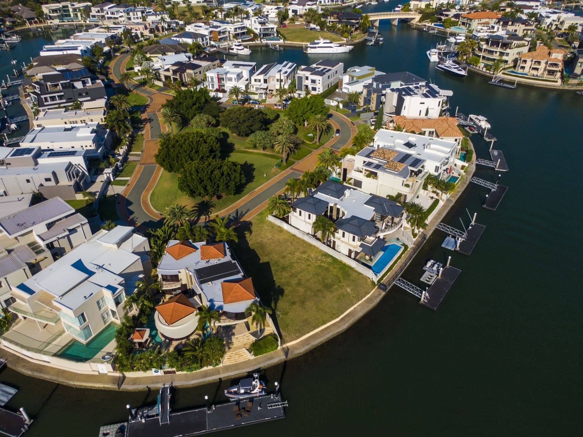 35 Hampton Court, Sovereign Islands - Thumbnail 4