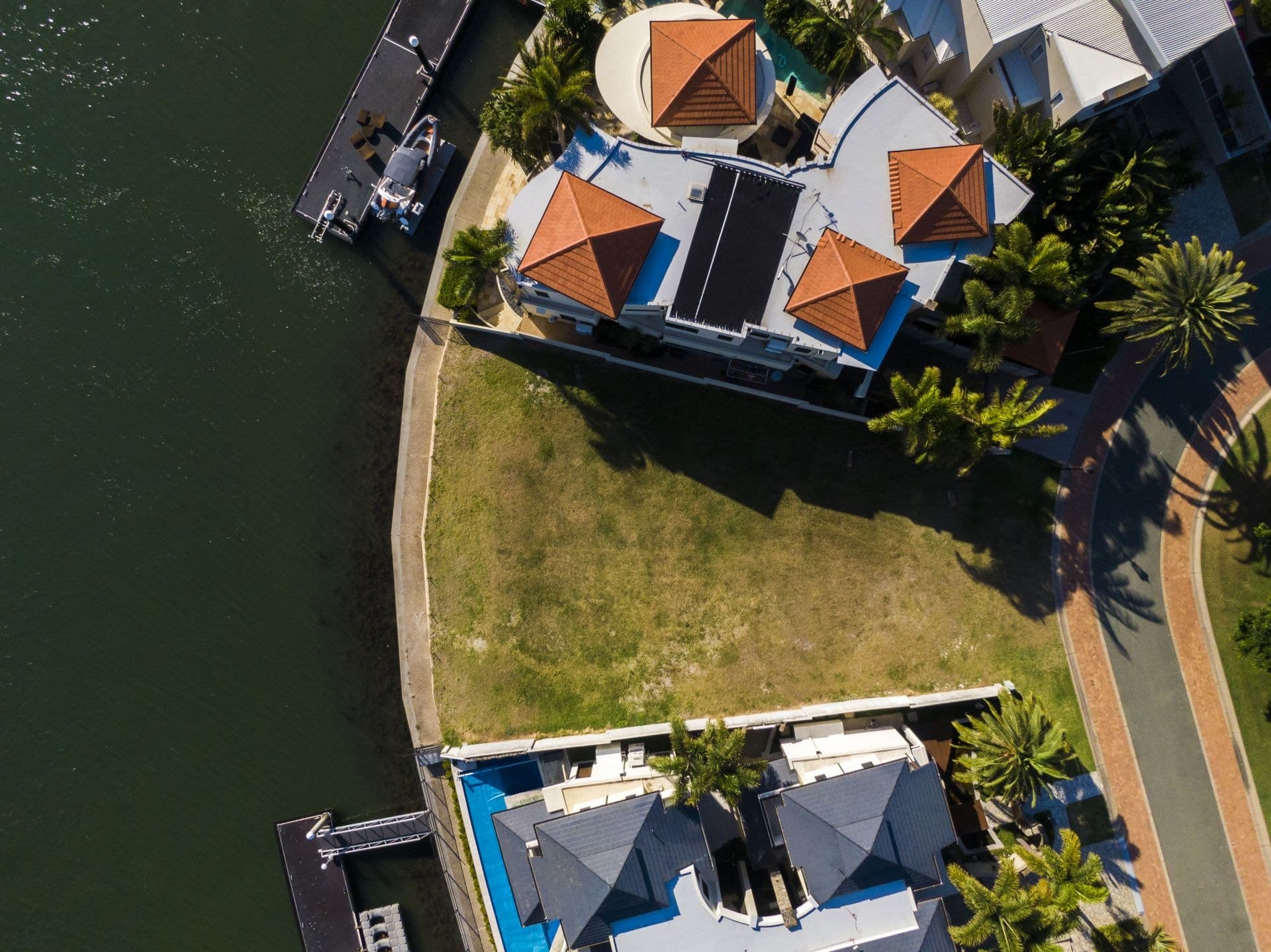 35 Hampton Court, Sovereign Islands - Thumbnail 5