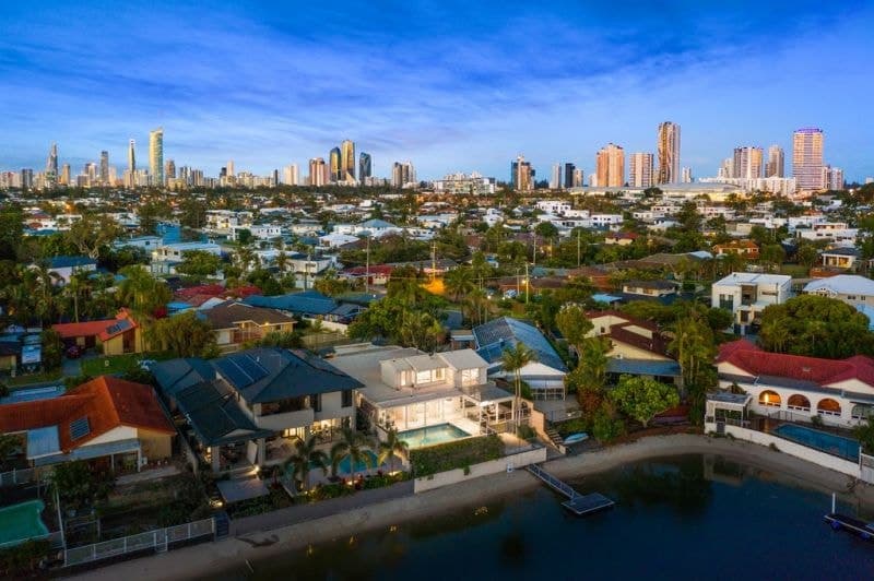 4 Welby Street, Broadbeach Waters - Image 1