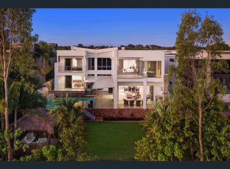 3027 The Boulevard, Royal Pines, Benowa - Image 1