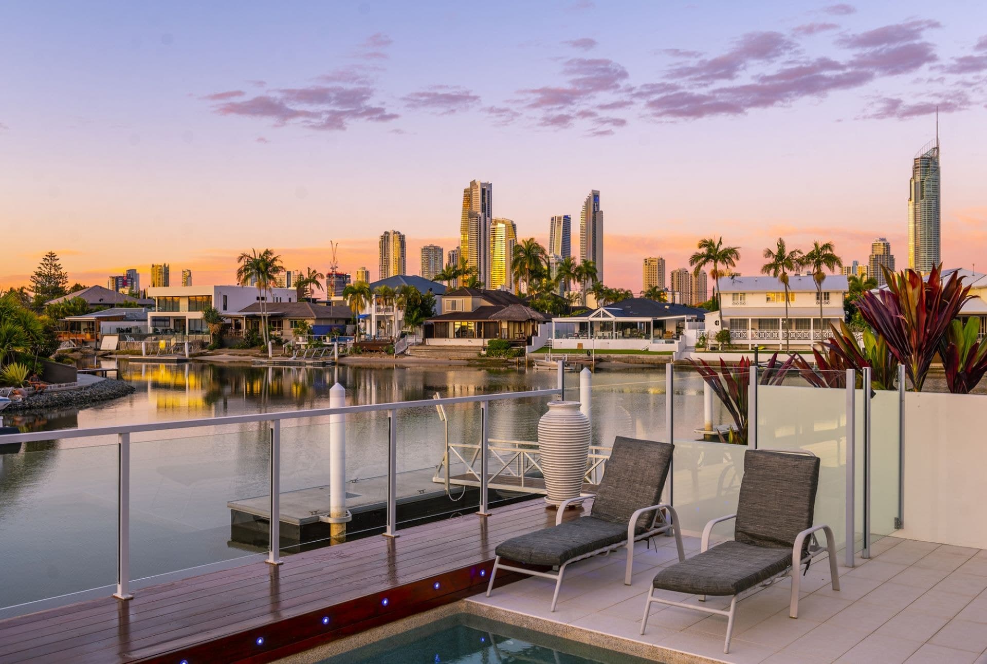 2/13A Vespa Crescent, Surfers Paradise - Thumbnail 4