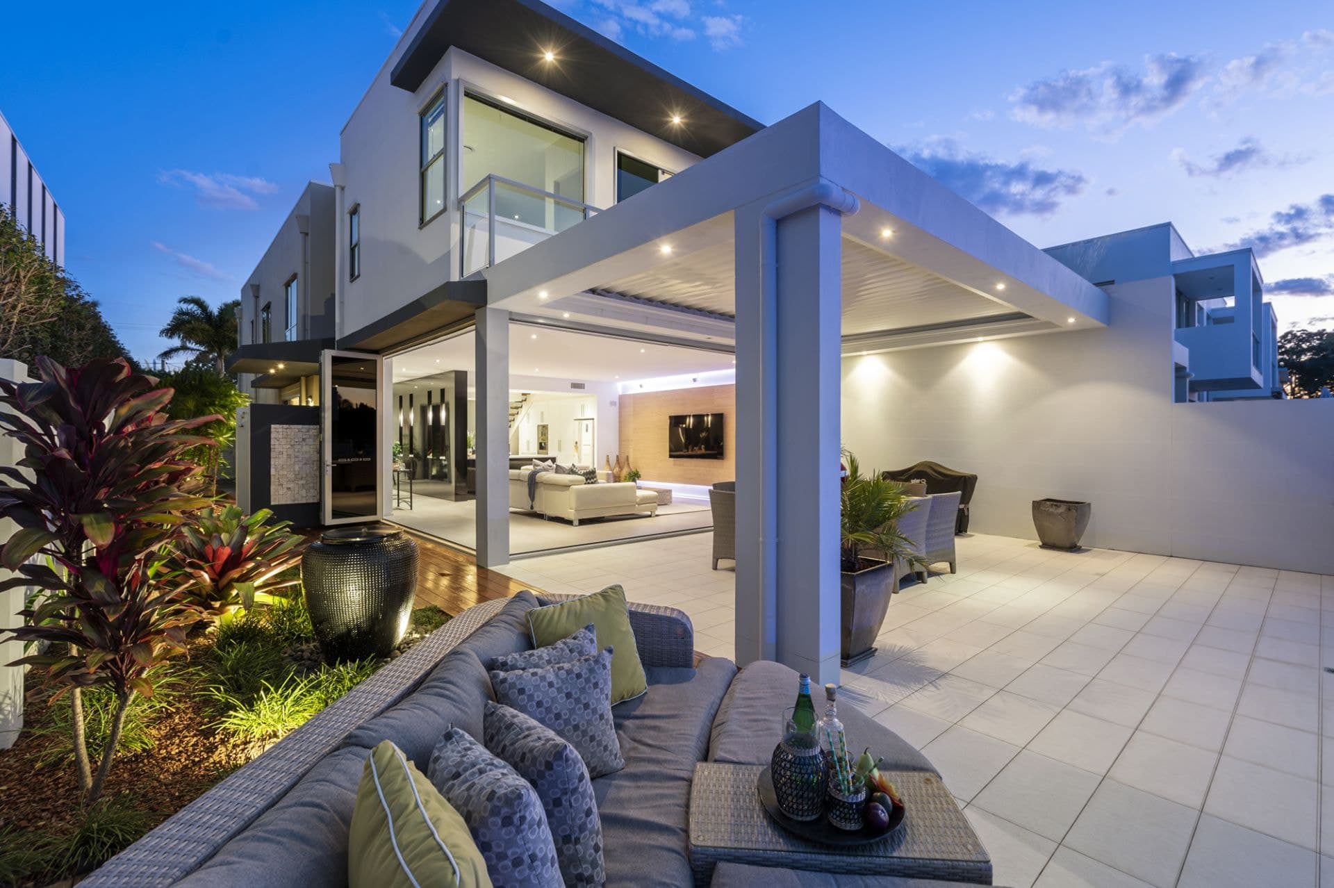 2/13A Vespa Crescent, Surfers Paradise - Thumbnail 6