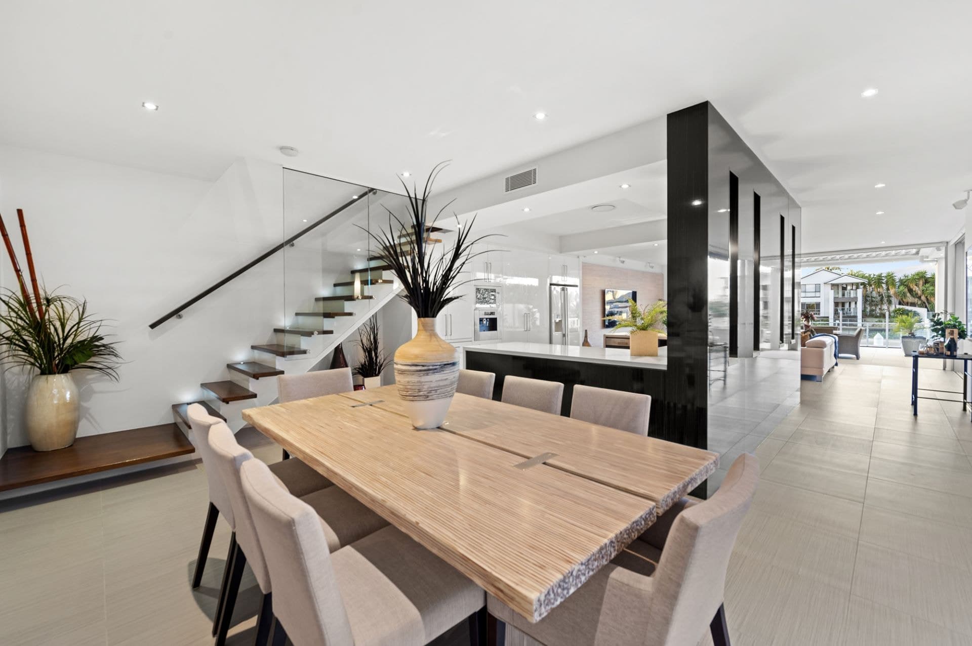 2/13A Vespa Crescent, Surfers Paradise - Thumbnail 7