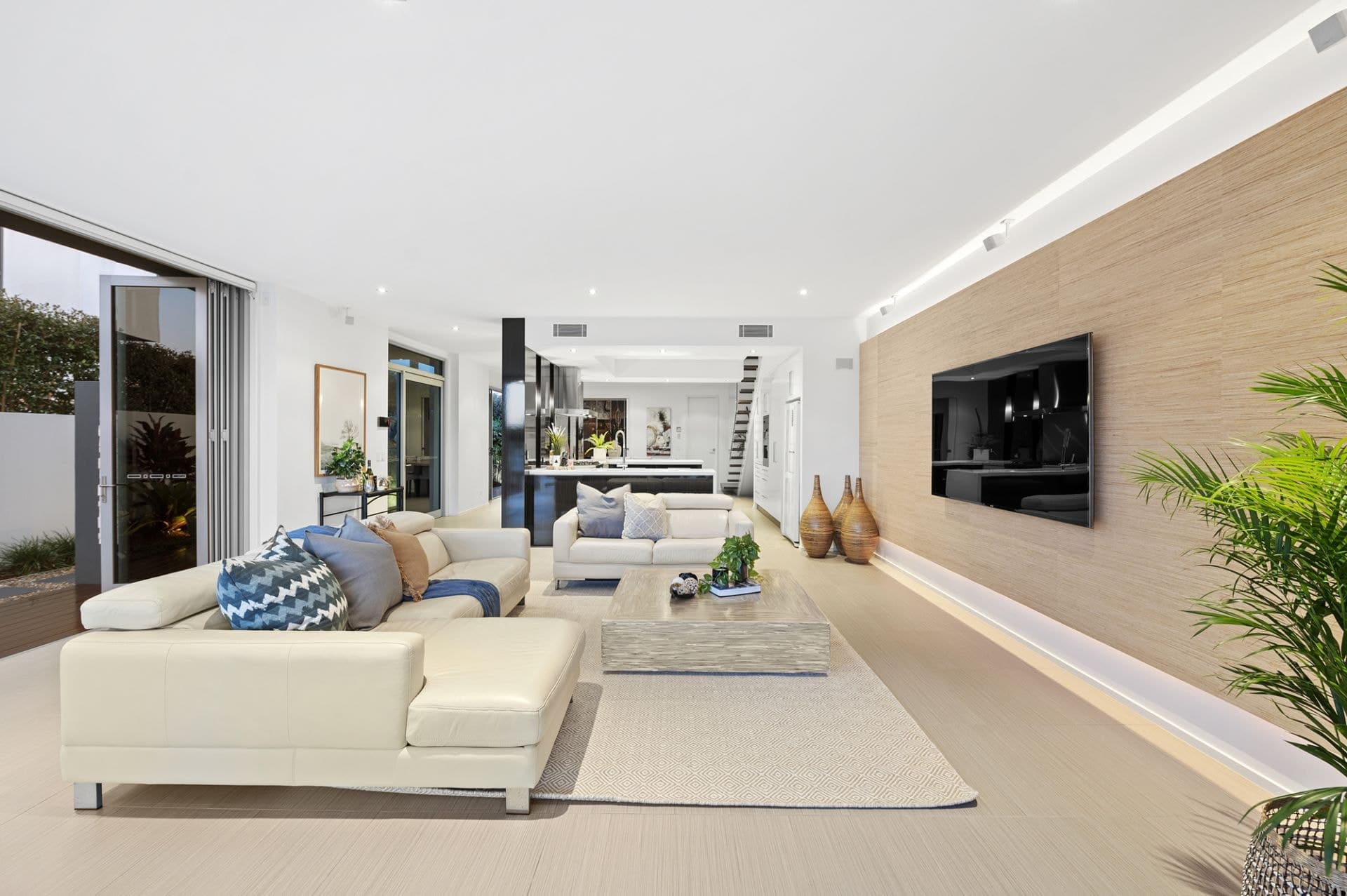 2/13A Vespa Crescent, Surfers Paradise - Thumbnail 8