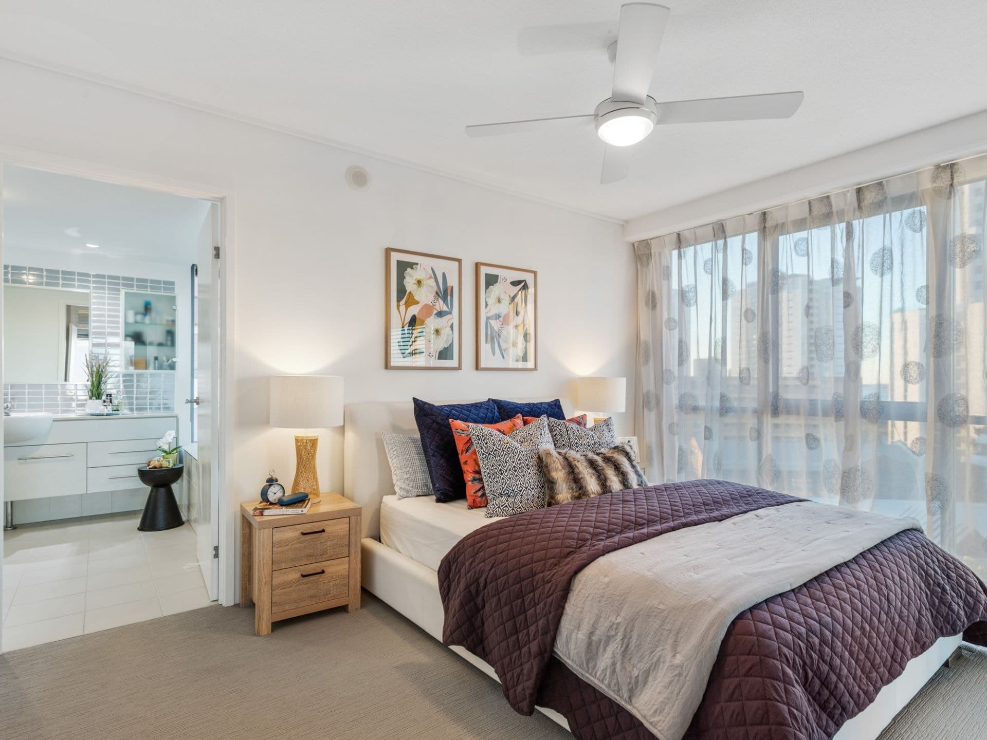 215/105 Scarborough Street, Southport - Thumbnail 3
