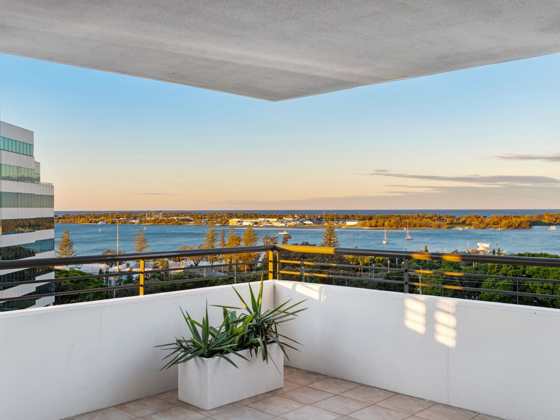 215/105 Scarborough Street, Southport - Thumbnail 7