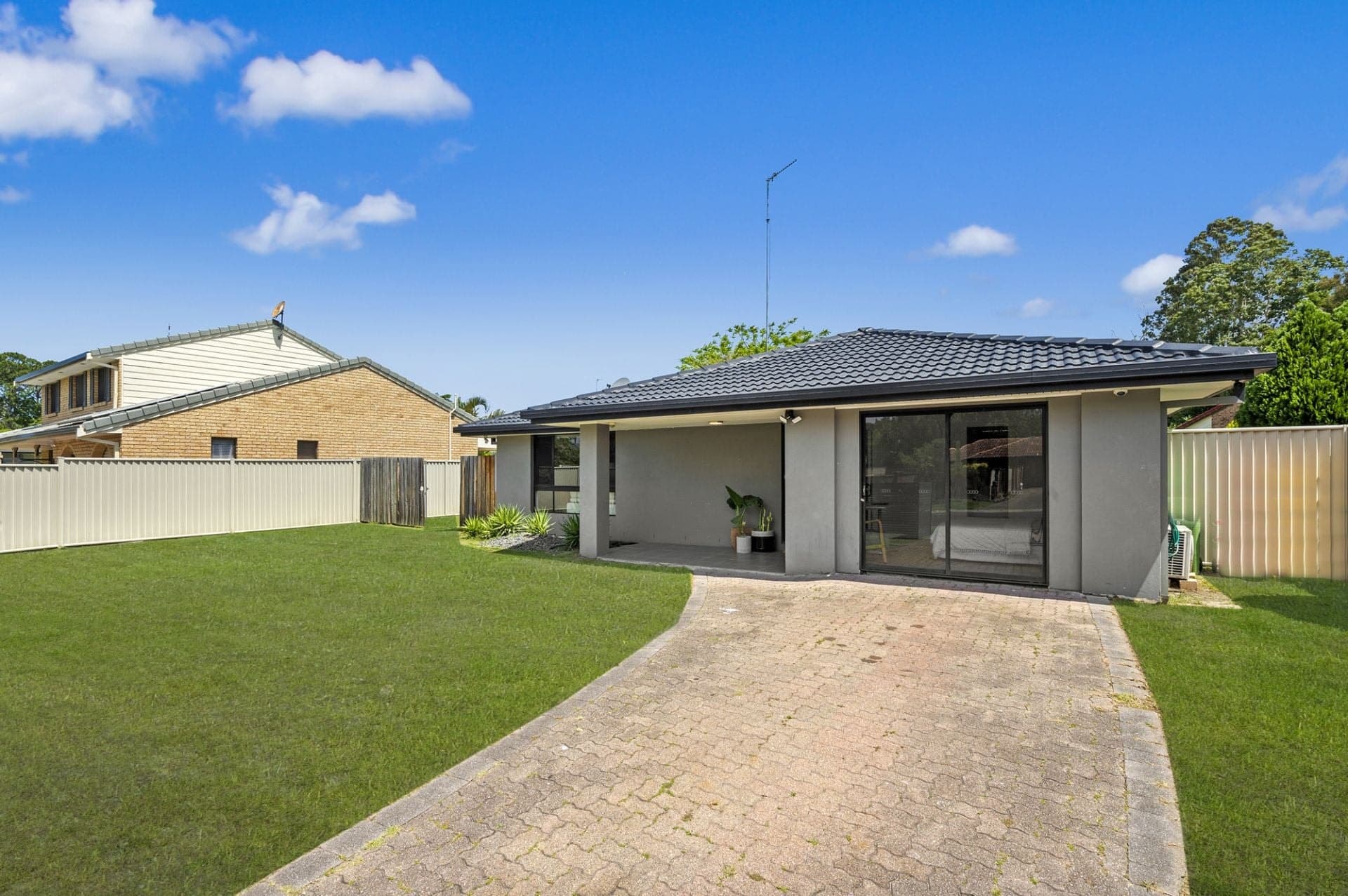 8 Metricup Court, Mermaid Waters - Image 1