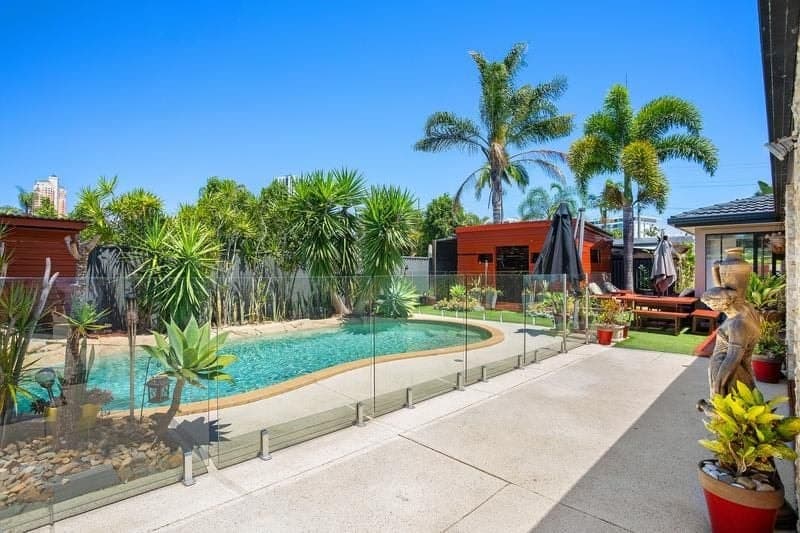 124 Savoy Drive, Broadbeach Waters - Thumbnail 2