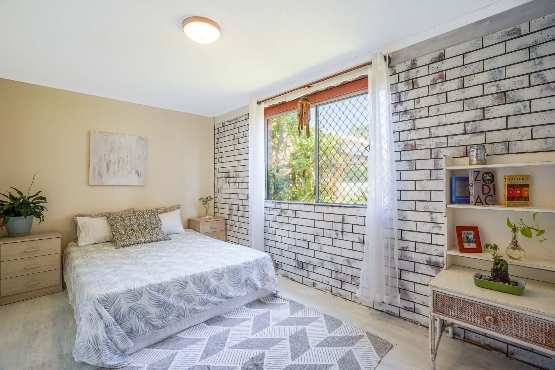 24 Sundowner Court, Mermaid Waters - Thumbnail 2