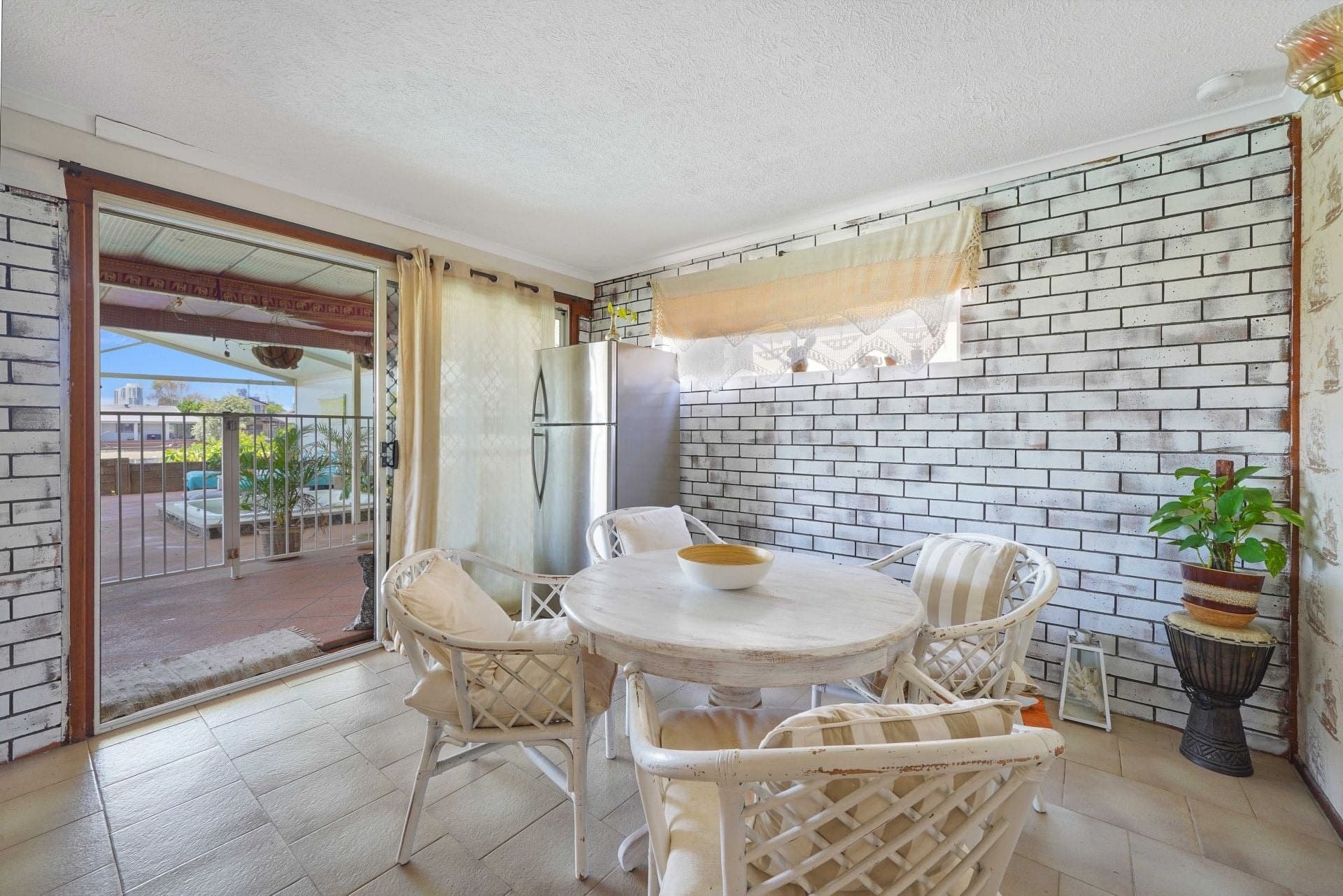 24 Sundowner Court, Mermaid Waters - Thumbnail 3