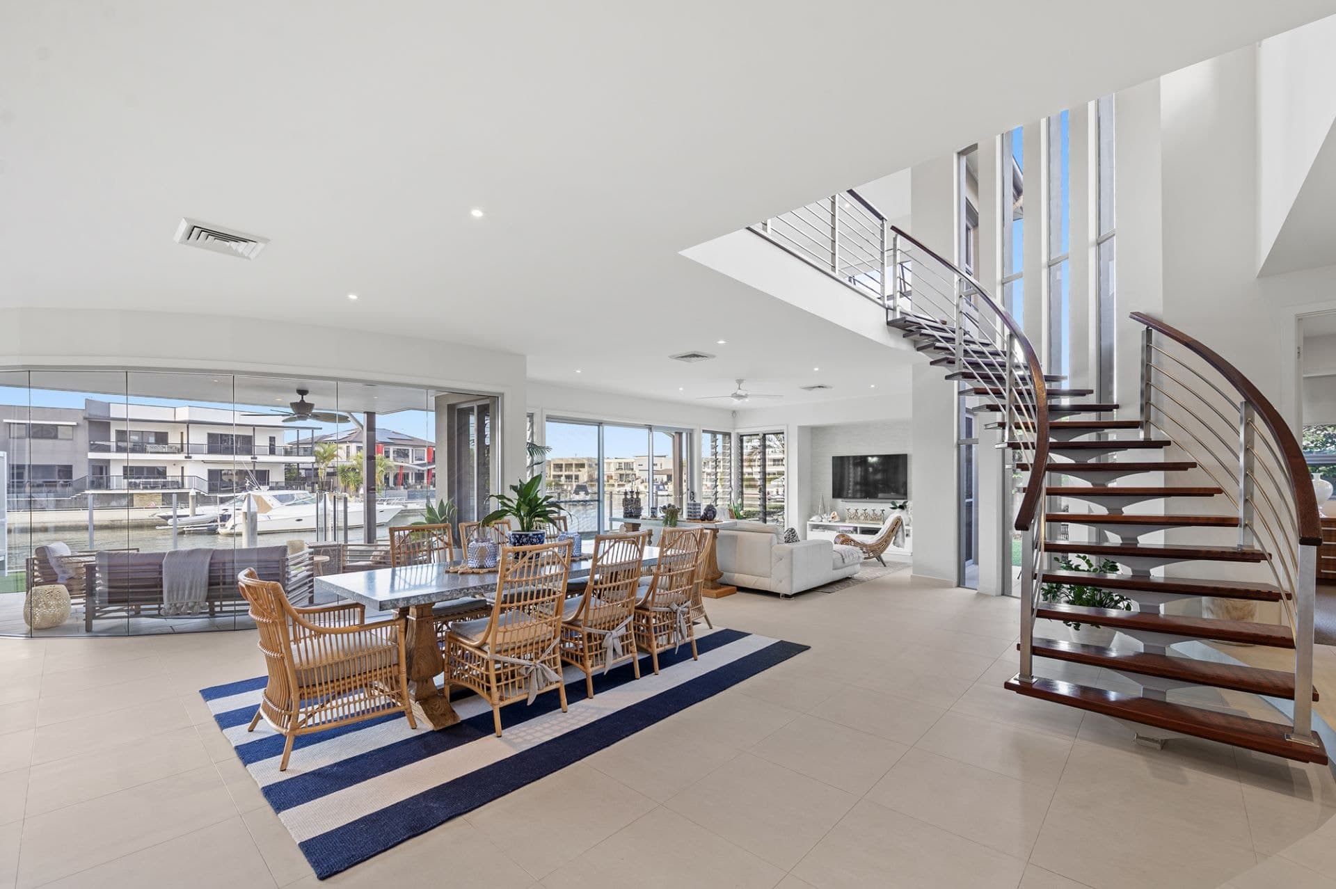 17 Middle Quay Drive, Biggera Waters - Thumbnail 3