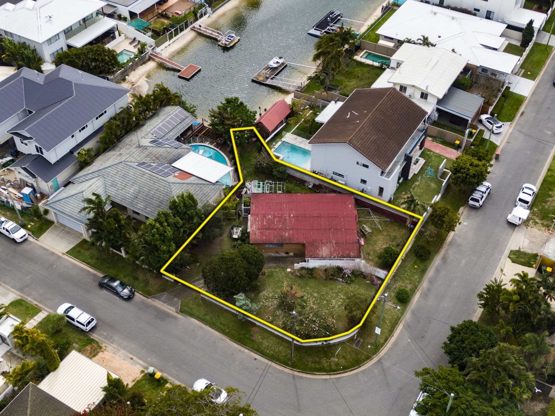 1 Lakeland Key, Broadbeach Waters - Image 1