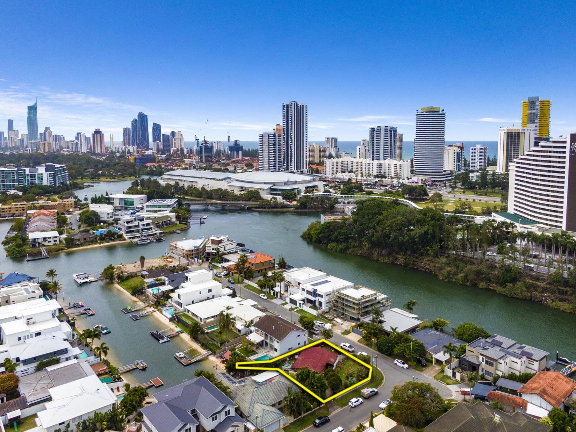 1 Lakeland Key, Broadbeach Waters - Thumbnail 3
