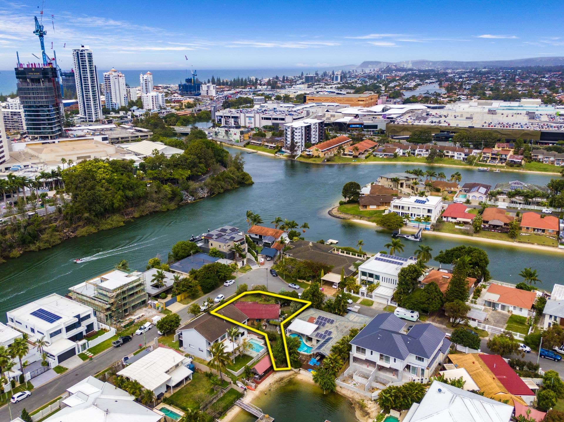 1 Lakeland Key, Broadbeach Waters - Thumbnail 5