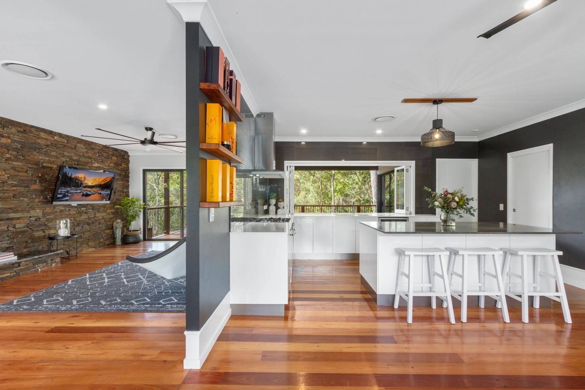 208 Carrington Road, Bonogin - Thumbnail 3