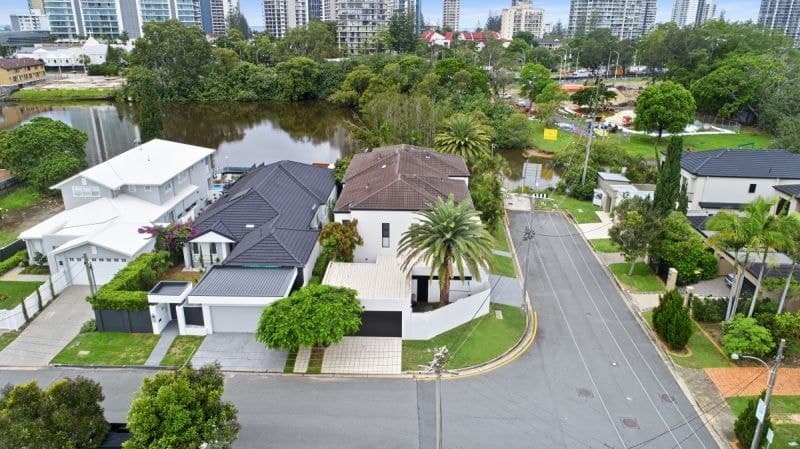 39A Paradise Island, Surfers Paradise - Image 1