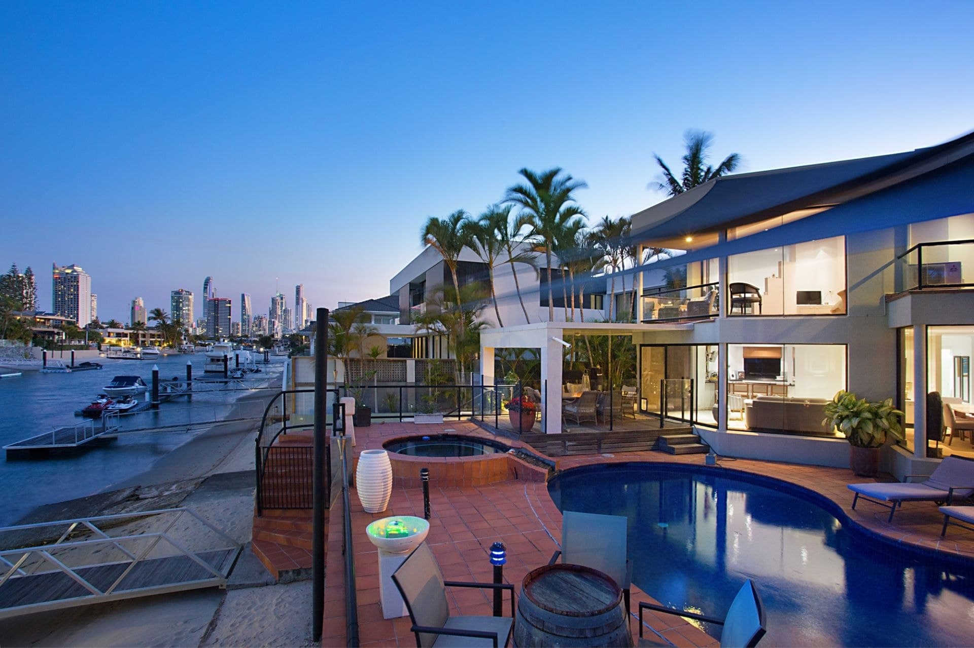 19 Buccaneer Court, Paradise Waters - Thumbnail 2