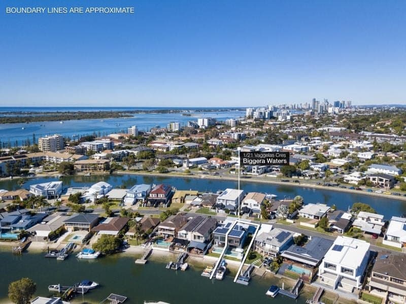 1/21 Vaggelas Crescent, Biggera Waters - Thumbnail 2