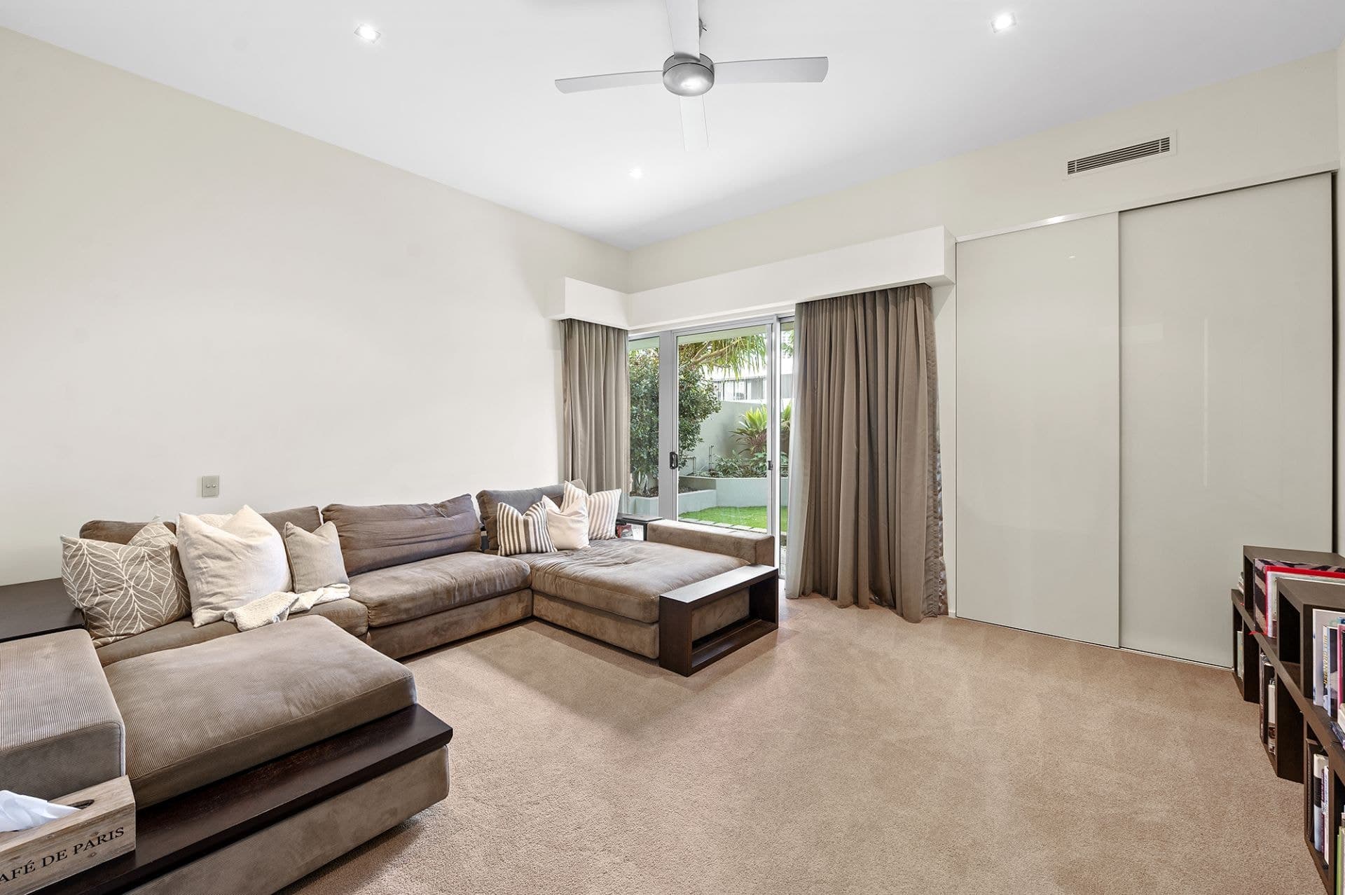 30 Buccaneer Court, Paradise Waters - Thumbnail 6