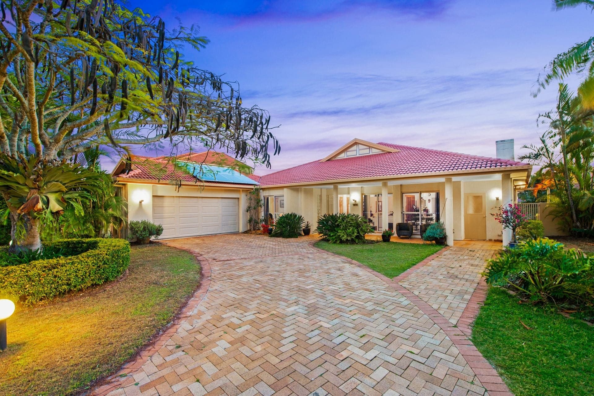 1047 Rosebank Way, Hope Island - Image 1