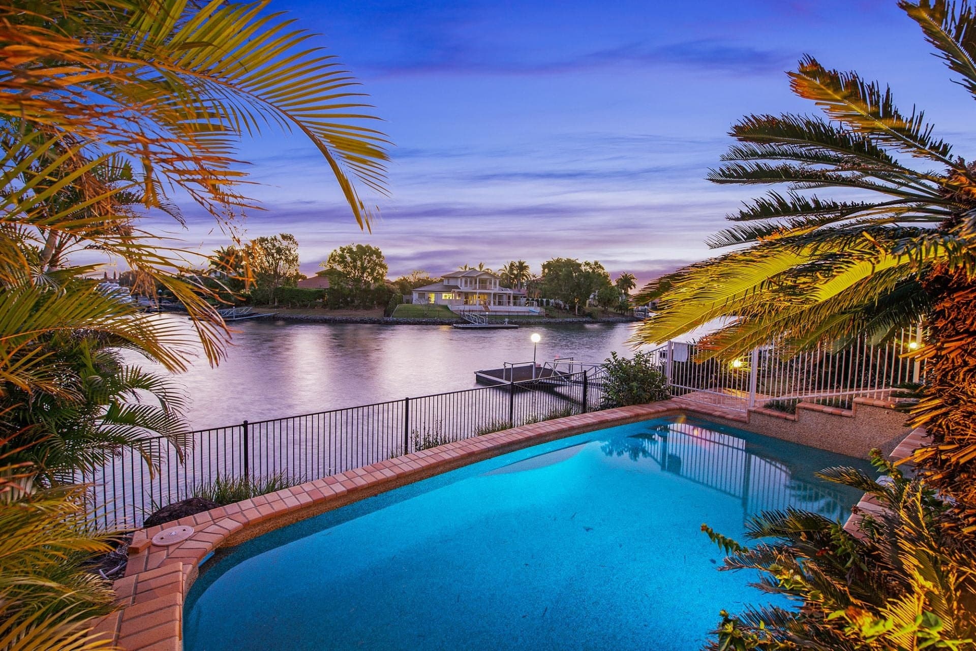 1047 Rosebank Way, Hope Island - Thumbnail 2