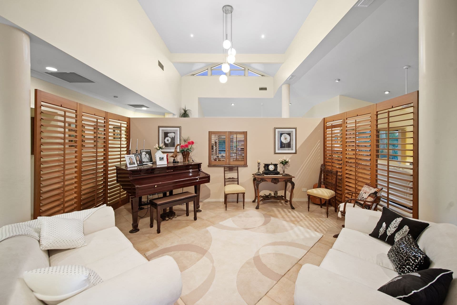 1047 Rosebank Way, Hope Island - Thumbnail 5