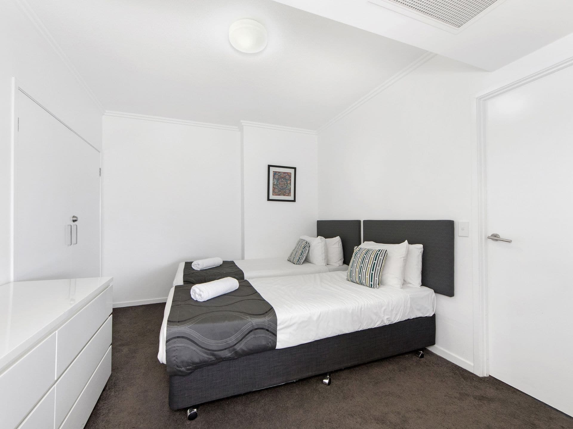 84/25 Surf Parade, Broadbeach - Thumbnail 7