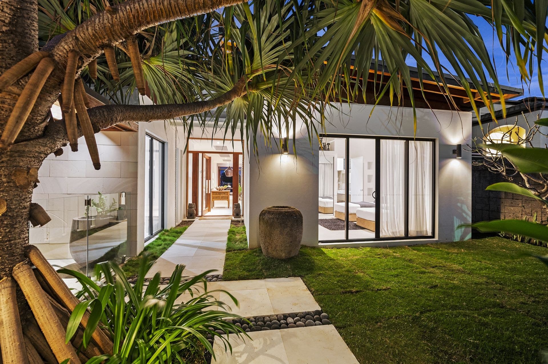 92 Amalfi Drive, Isle Of Capri - Thumbnail 4