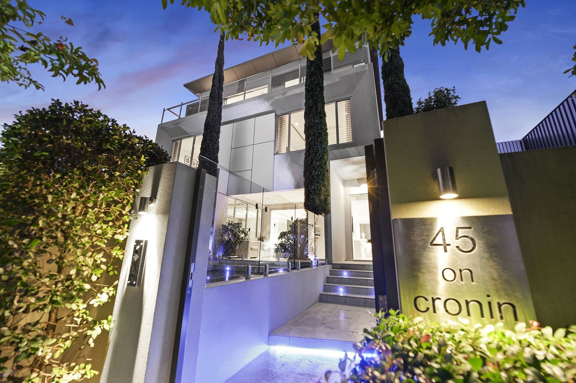 1/45 Cronin Avenue, Main Beach - Thumbnail 2
