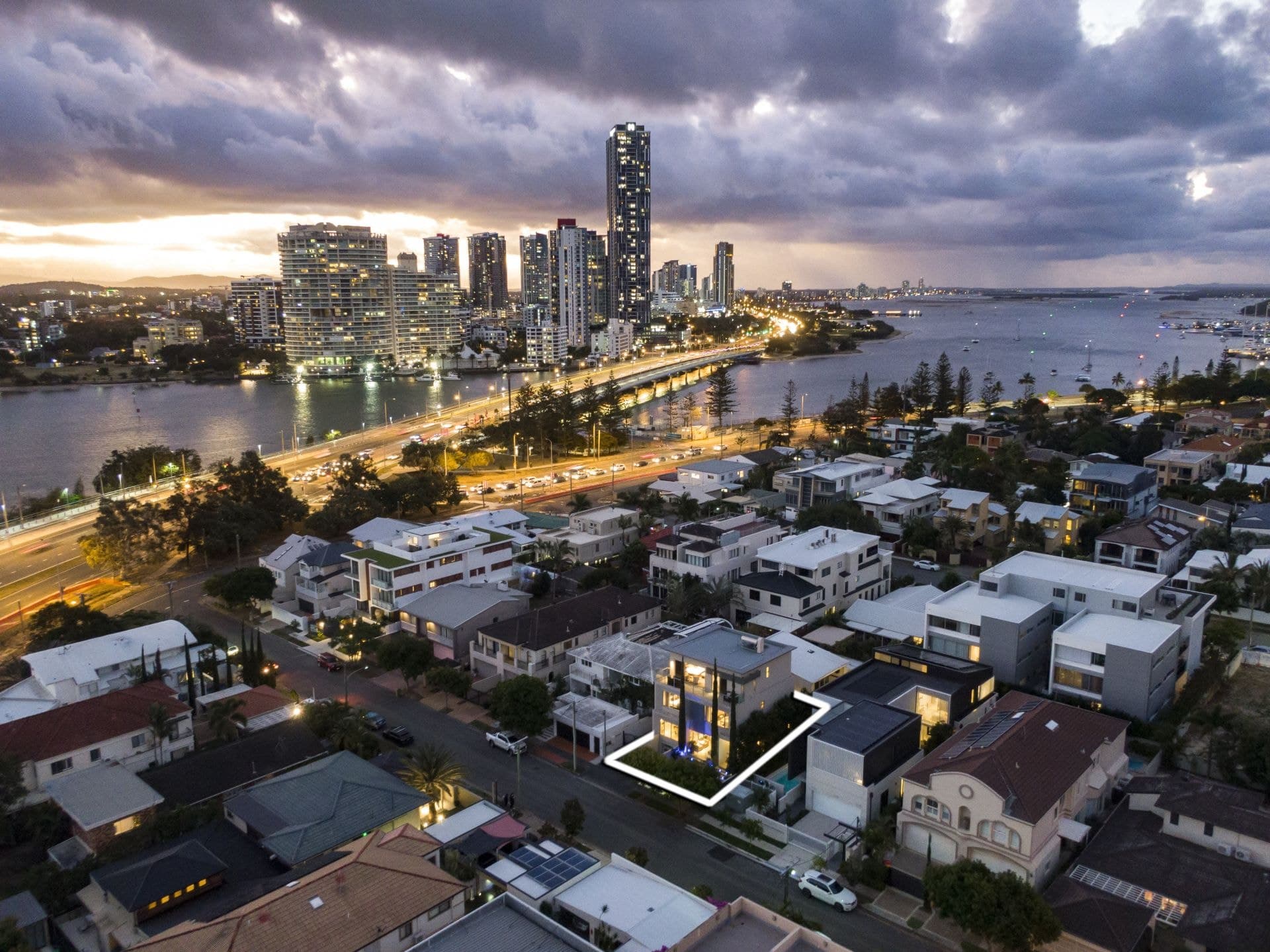 1/45 Cronin Avenue, Main Beach - Thumbnail 3