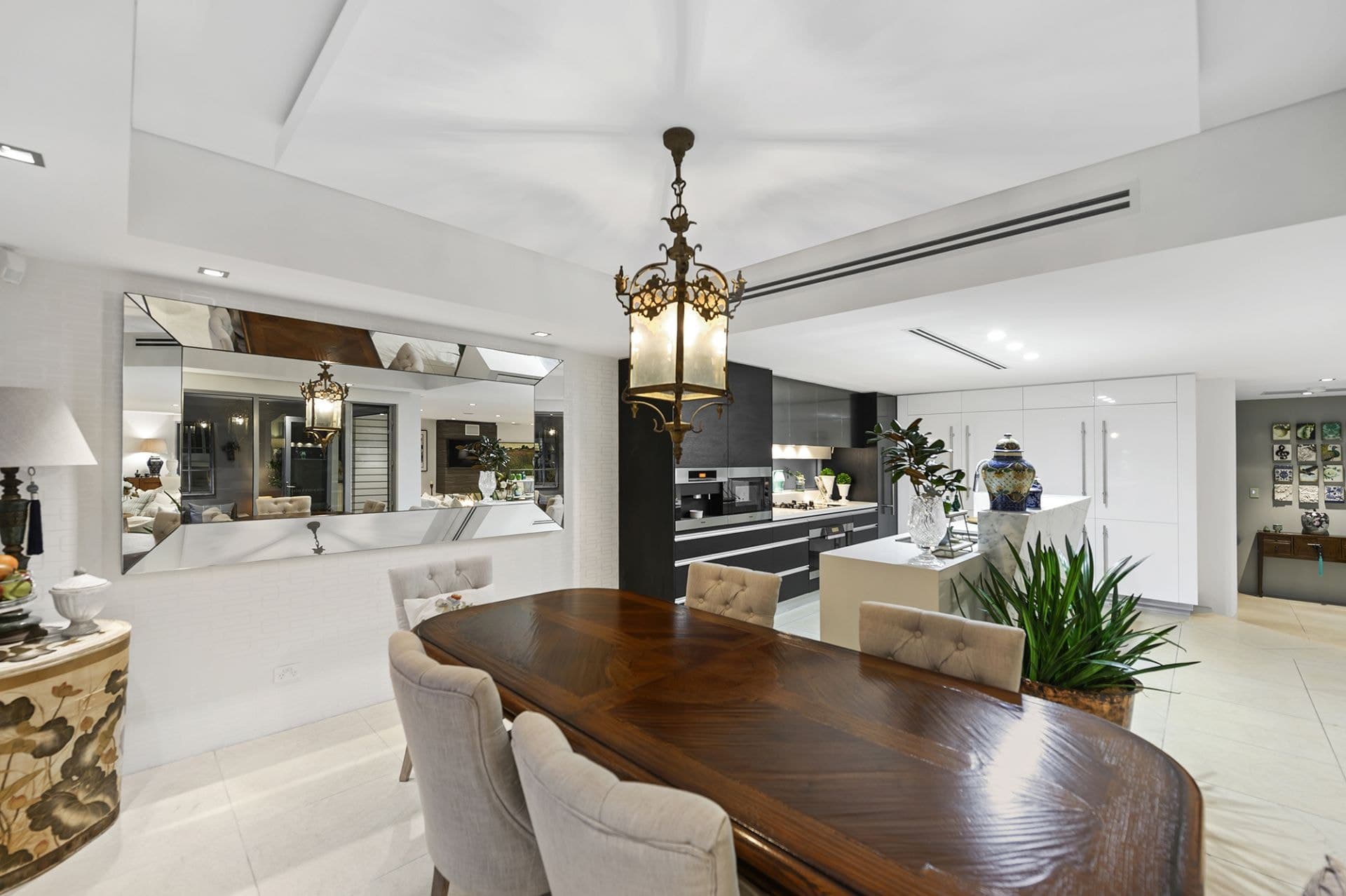 1/45 Cronin Avenue, Main Beach - Thumbnail 8