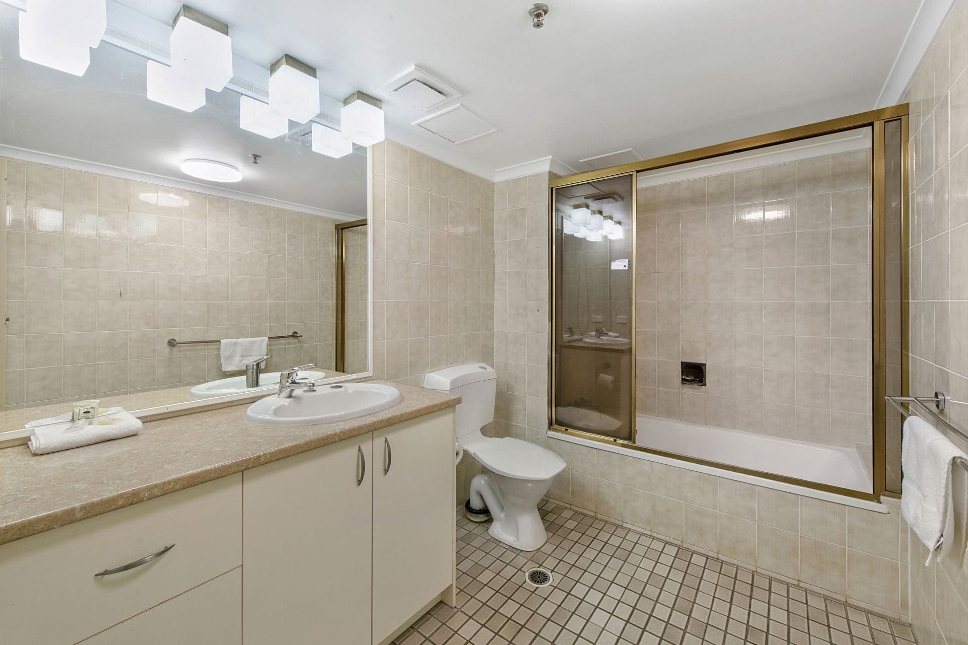 12B/30 Laycock Street, Surfers Paradise - Image 1