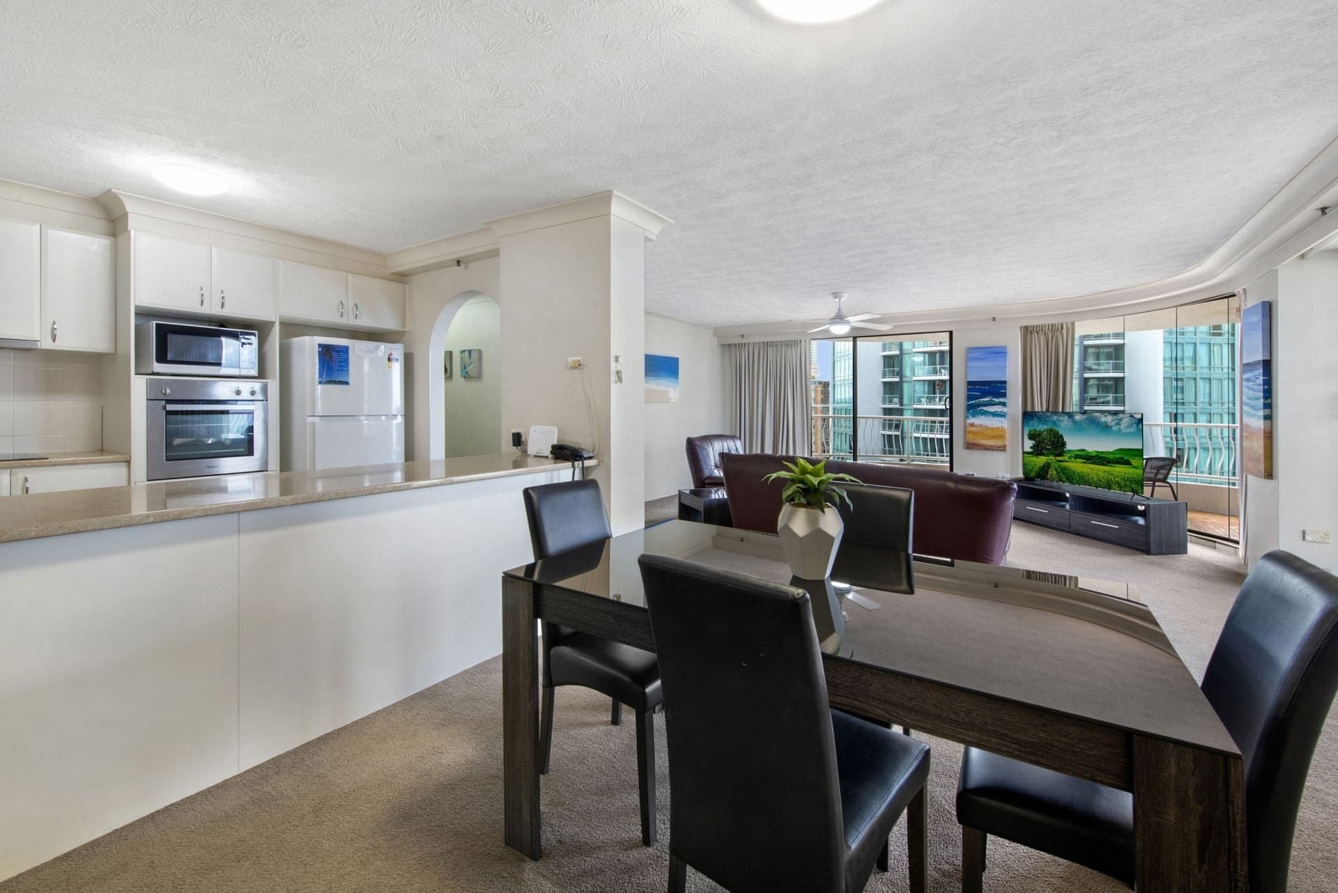 12B/30 Laycock Street, Surfers Paradise - Thumbnail 4