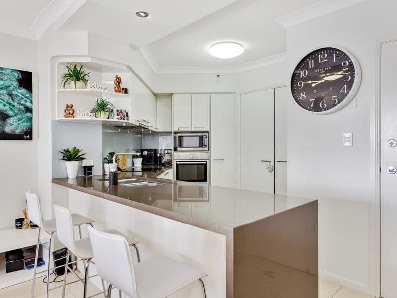 2052/2633 Gold Coast Highway, Broadbeach - Thumbnail 3