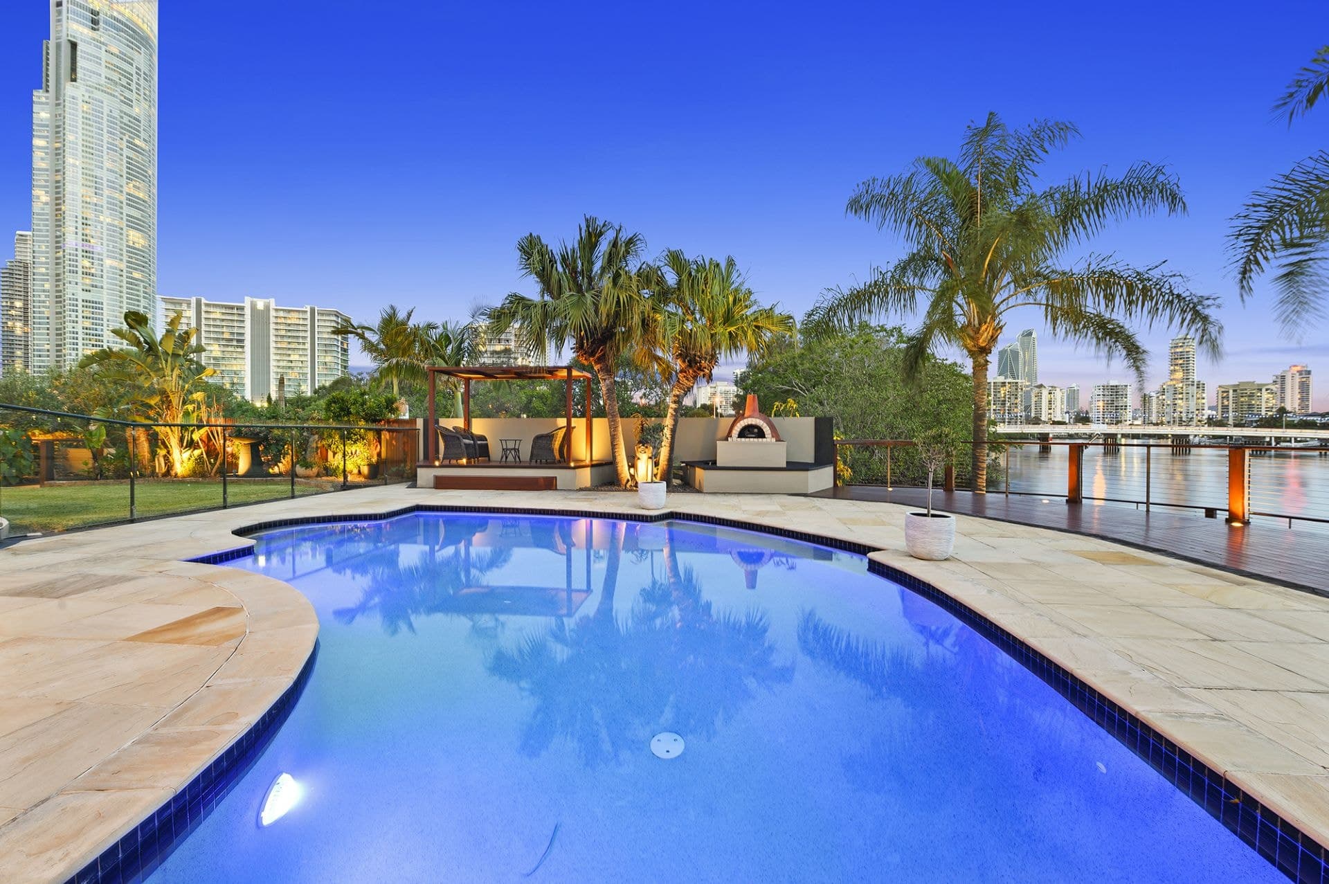 38 Paradise Island, Surfers Paradise - Image 1