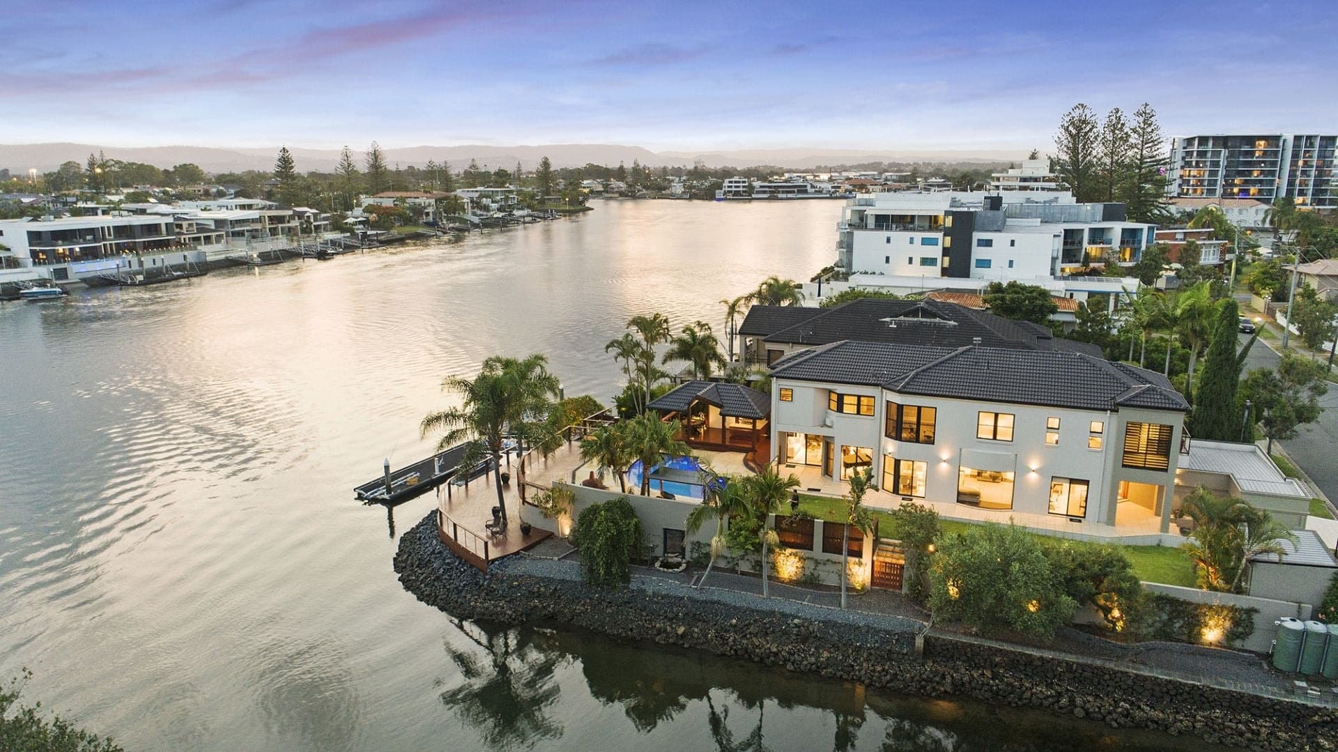 38 Paradise Island, Surfers Paradise - Thumbnail 2