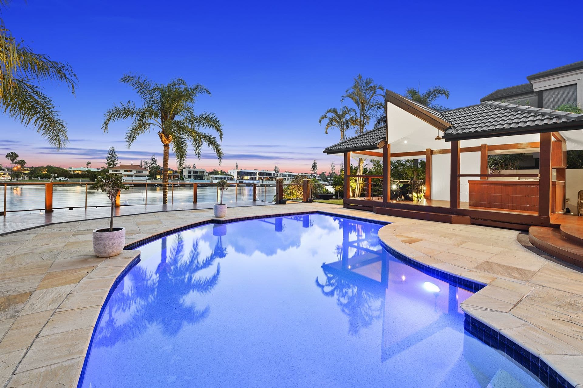 38 Paradise Island, Surfers Paradise - Thumbnail 3