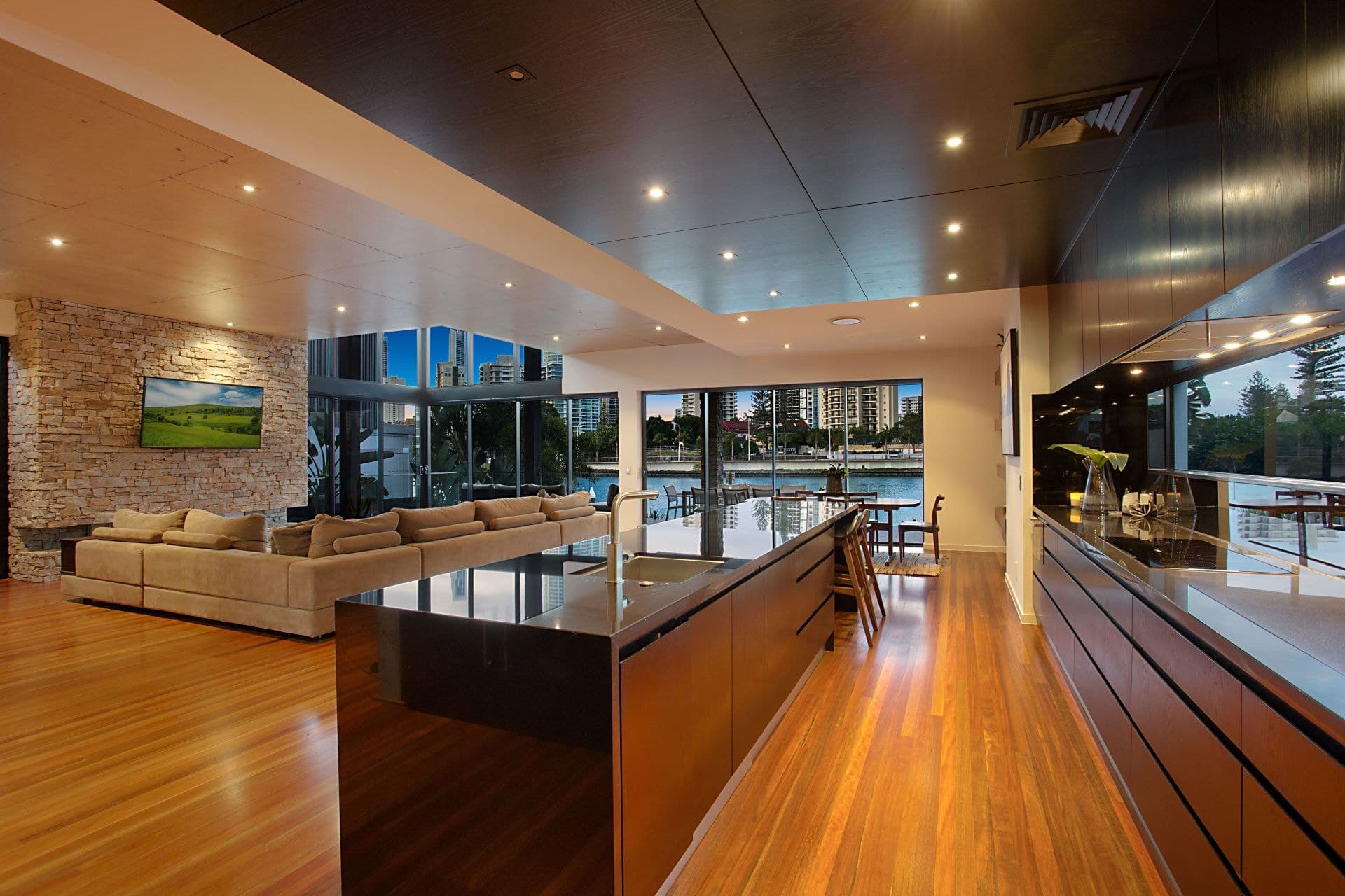 12 Amalfi Drive, Isle Of Capri - Image 1