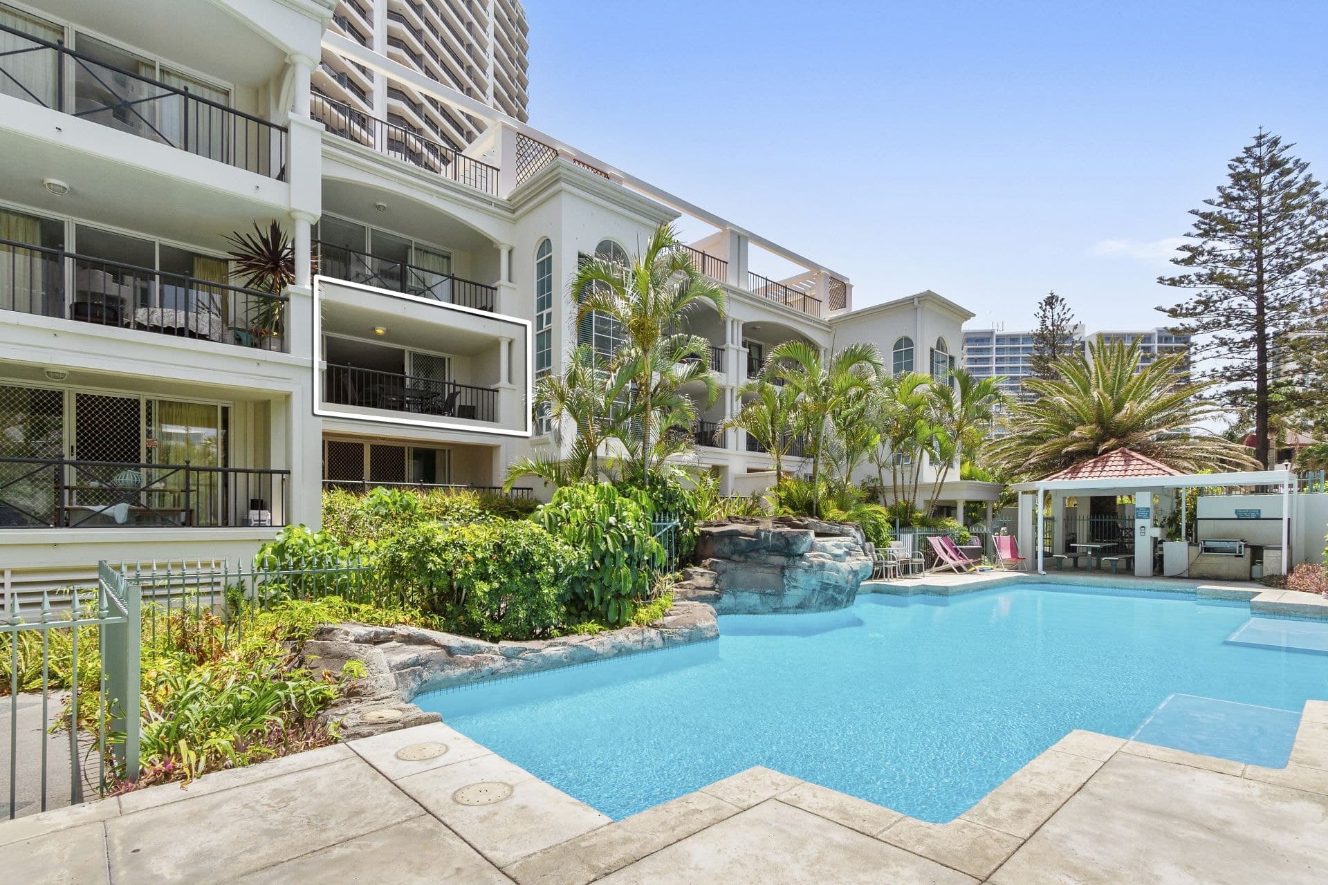 10/4-6 Northcliffe Terrace, Surfers Paradise - Thumbnail 2