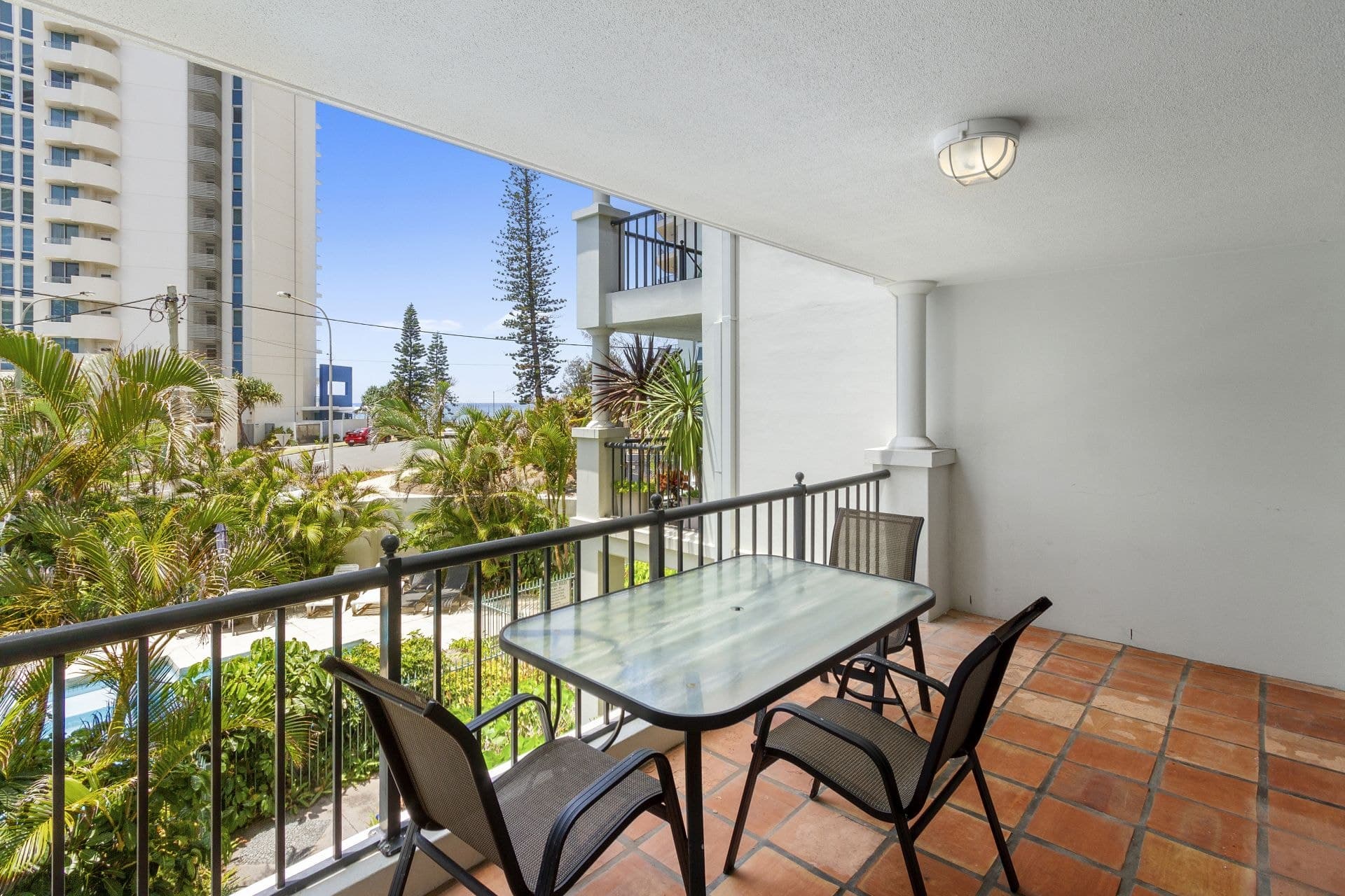 10/4-6 Northcliffe Terrace, Surfers Paradise - Thumbnail 3