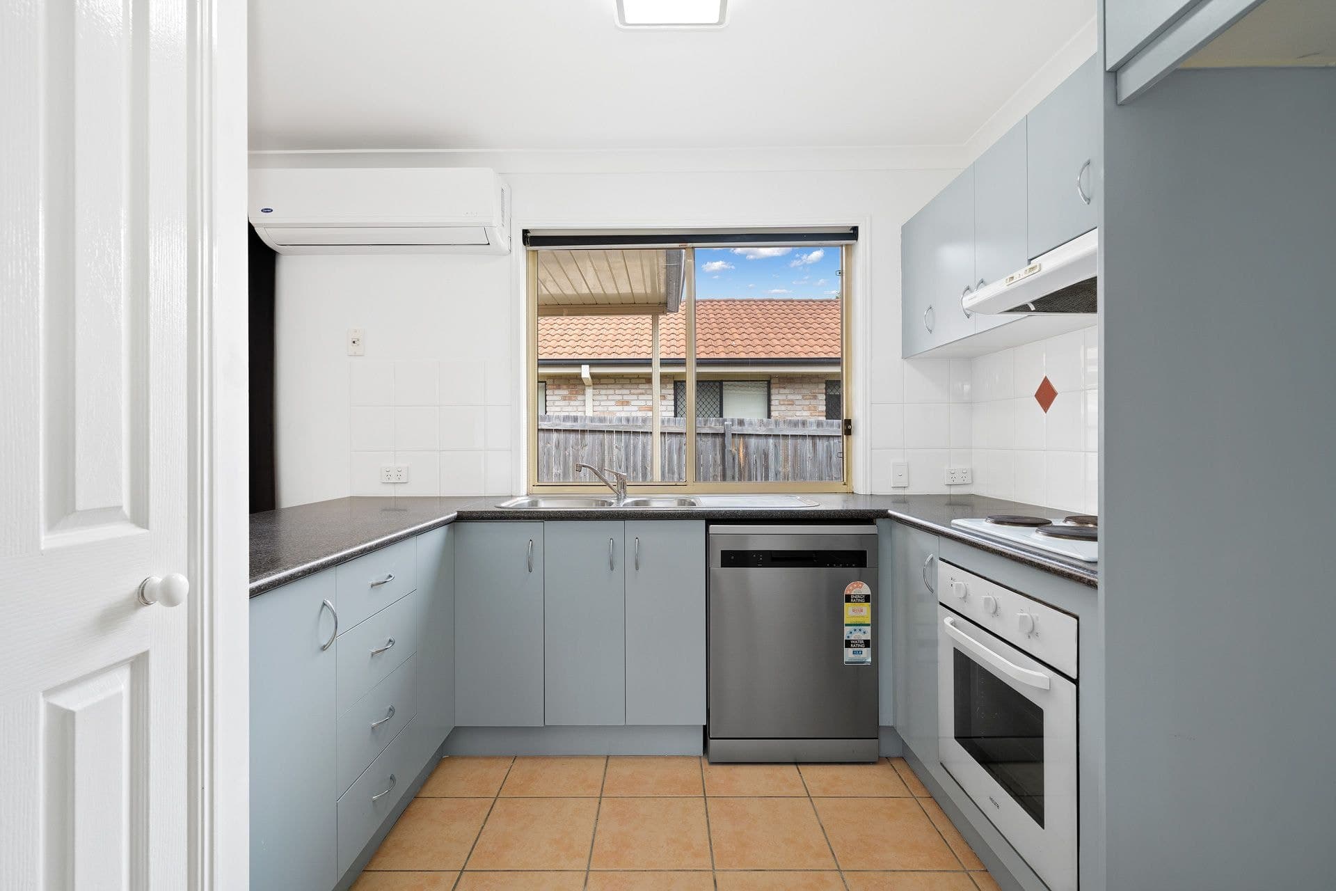 38 Allenby Drive, Meadowbrook - Thumbnail 5