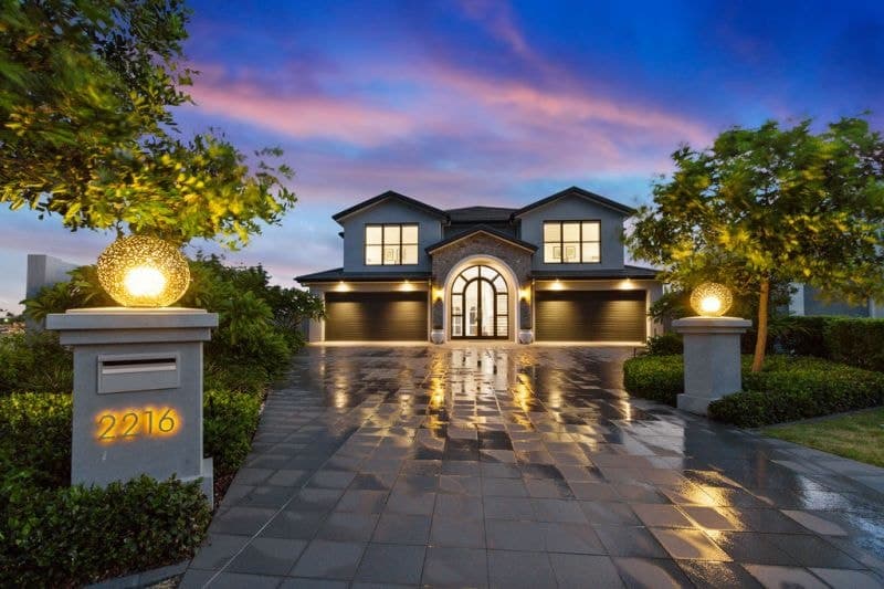 2216 Taromeo Court, Hope Island - Image 1