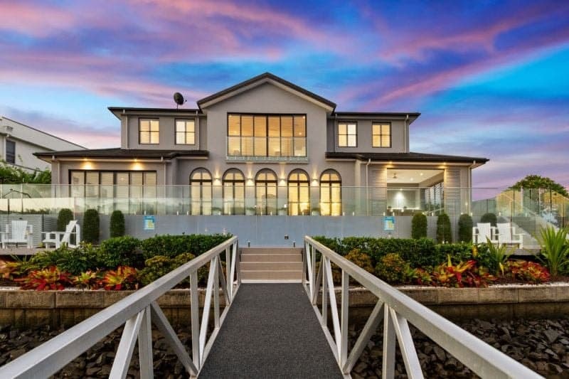 2216 Taromeo Court, Hope Island - Thumbnail 2
