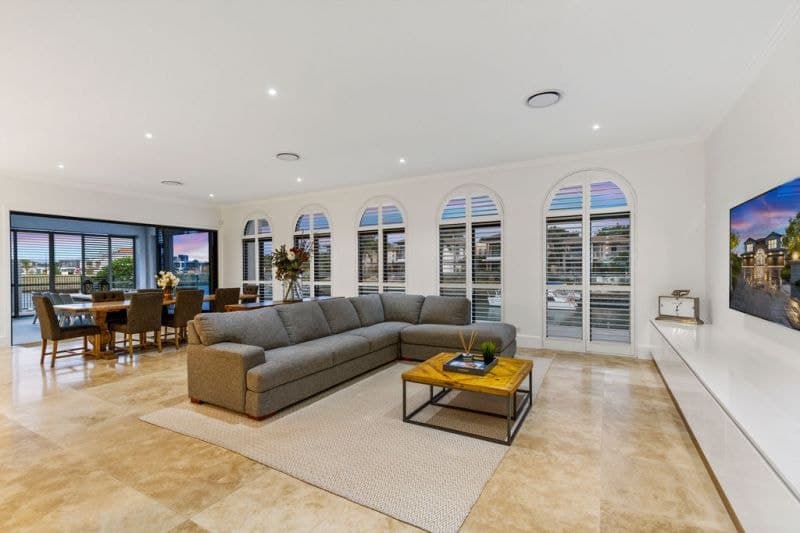 2216 Taromeo Court, Hope Island - Thumbnail 3