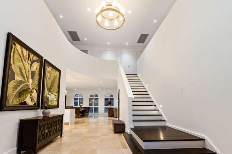 2216 Taromeo Court, Hope Island - Thumbnail 4